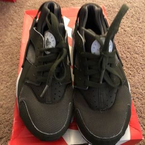 Nike Huarache run (olive)